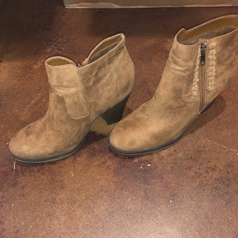 EUC Mia Booties Tan Lindsey